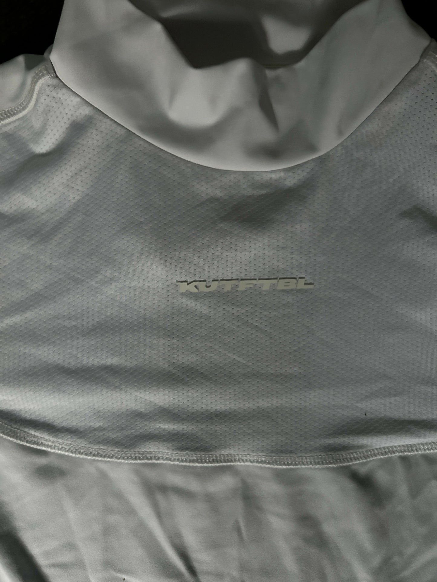 KUTFTBL White Quarter Sleeve Undershirt with Turtle Neck Large